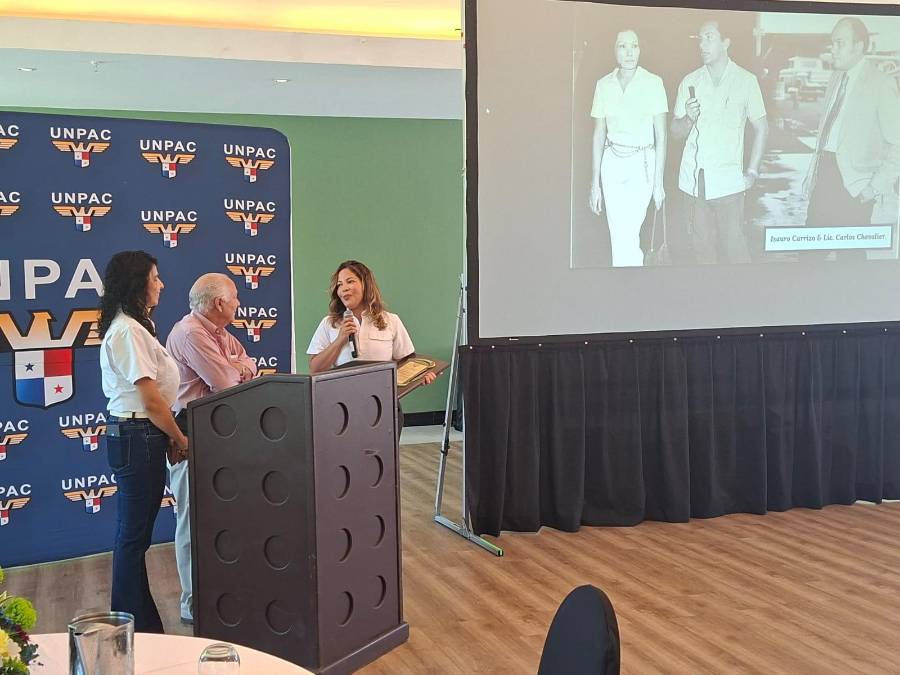 Reconocen a pilotos jubilados por aporte a la aviación en Panamá