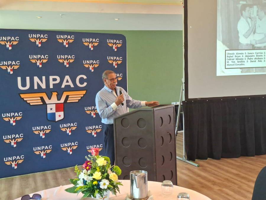 Reconocen a pilotos jubilados por aporte a la aviación en Panamá
