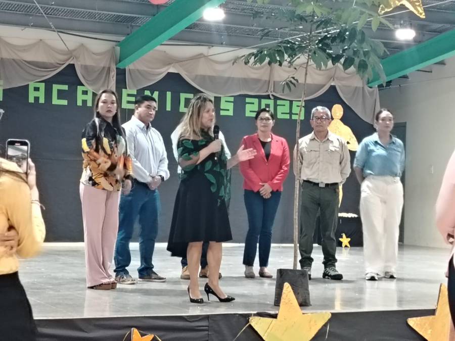 Homenaje a los docentes: luz que guía generaciones