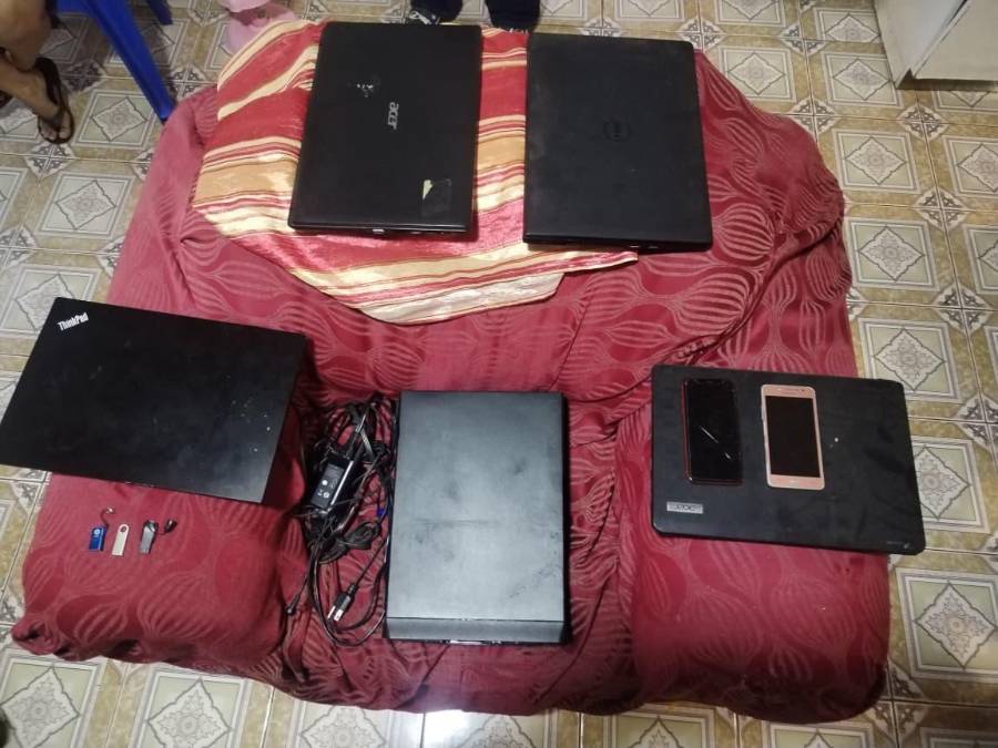 Los detenidos, junto con las evidencias recolectadas, fueron puestos a disposición de las autoridades judiciales.