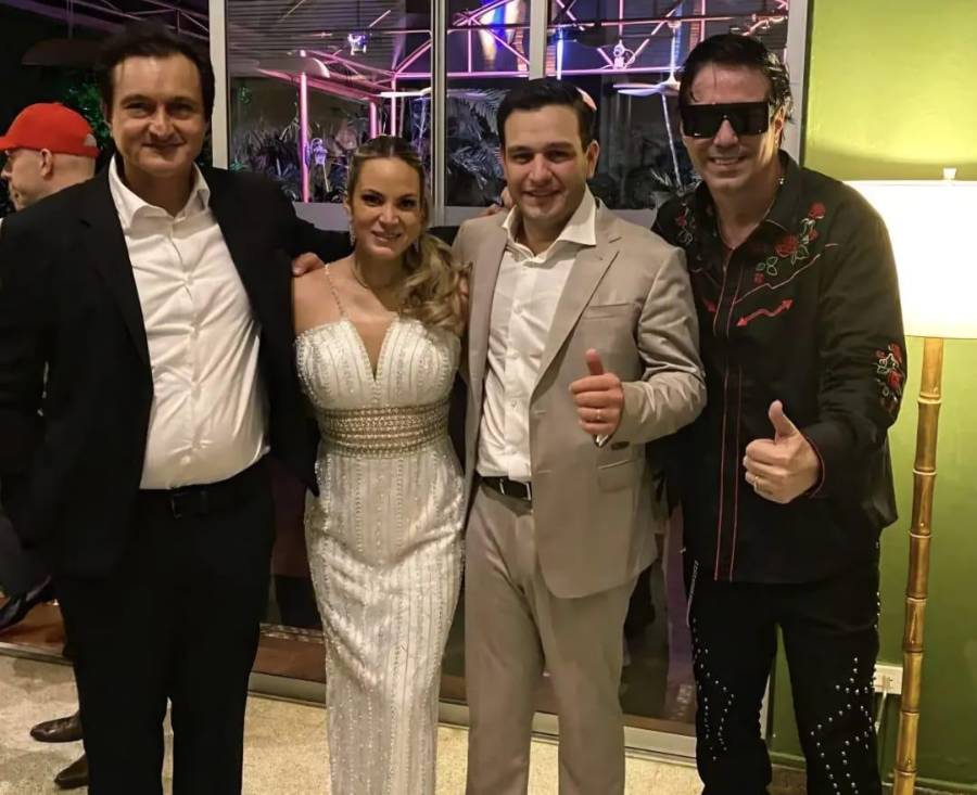 El toque urbano de la boda del embajador Cabrera y Andrea estuvo a cargo de la música de Los Rabanes.