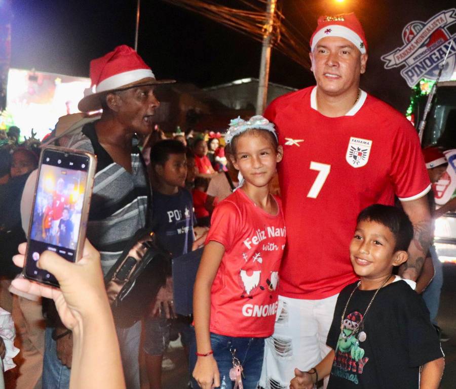 Darienitas disfrutaron el desfile ‘Navidad Mundialista’ junto a glorias del fútbol [VIDEO]
