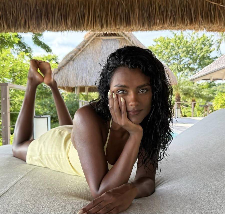 Este fin de semana, Simone Ashley compartió en sus redes sociales las imágenes de su escapada a Isla Secas, Chiriquí.