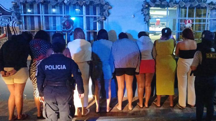 Algunas de las personas detenidas en las diversas operaciones que realizó la Policía Nacional