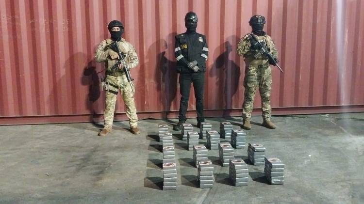 Las sustancias ilicitas estaban ocultas dentro de un contenedor en puerto del Pacífico