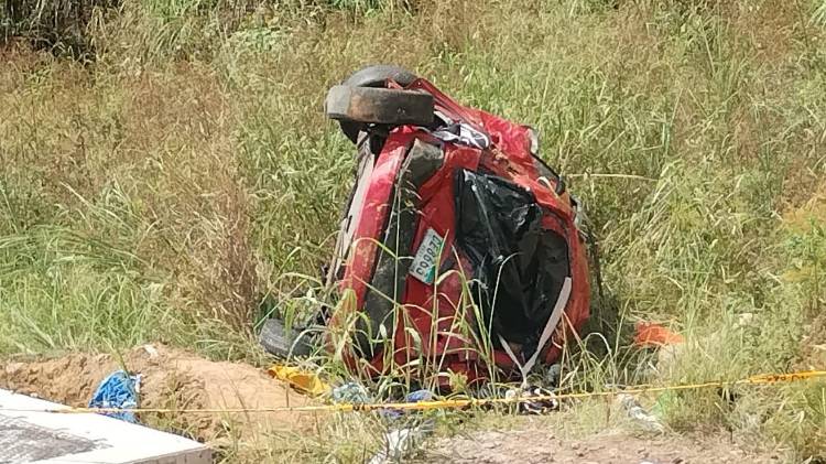 En la autopísta Arraiján -La Chorrera dos personas que iban en un auto fallecieron tras un vuelco