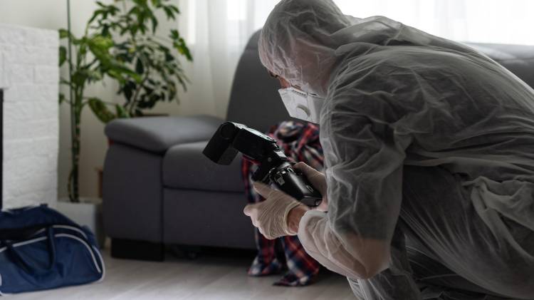 Antes de escapar, los ladrones cerraron la puerta con llave desde afuera, dejando a la víctima atrapada durante cinco horas.