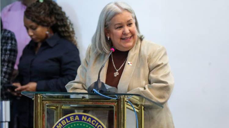 La ministra de Desarrollo Social, Beatriz Carles, convocó una sesión extraordinaria tras las denuncias en el CAI de Tocumen.