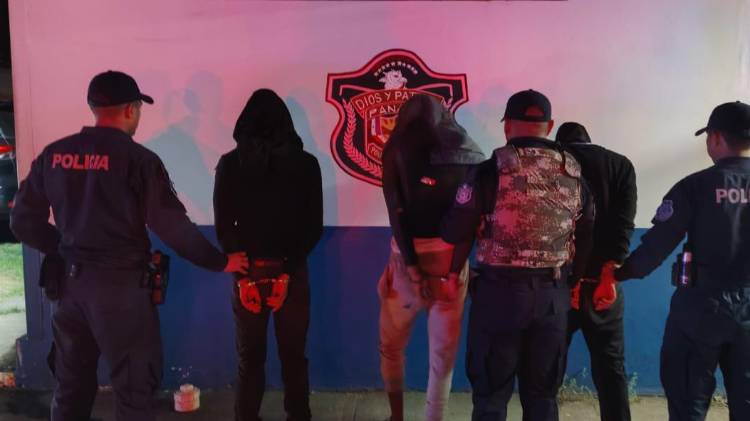 Los bandidos trataron de escapar metiéndose por los herbazales, pero fueron capturados