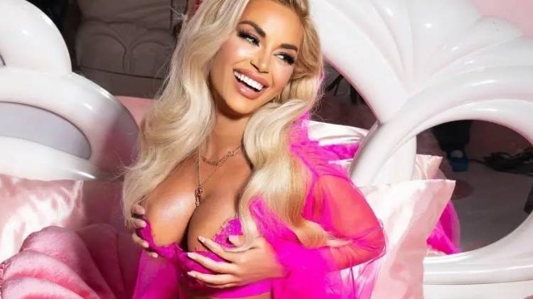 Sostiene que no busca detener el paso del tiempo, sino “envejecer de forma hermosa, dignamente”.