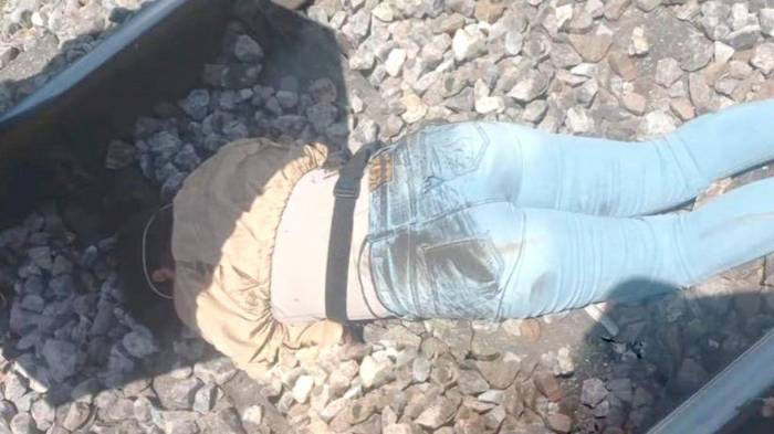 La mujer se mantiene hospitalizada con golpes en su cuerpo.