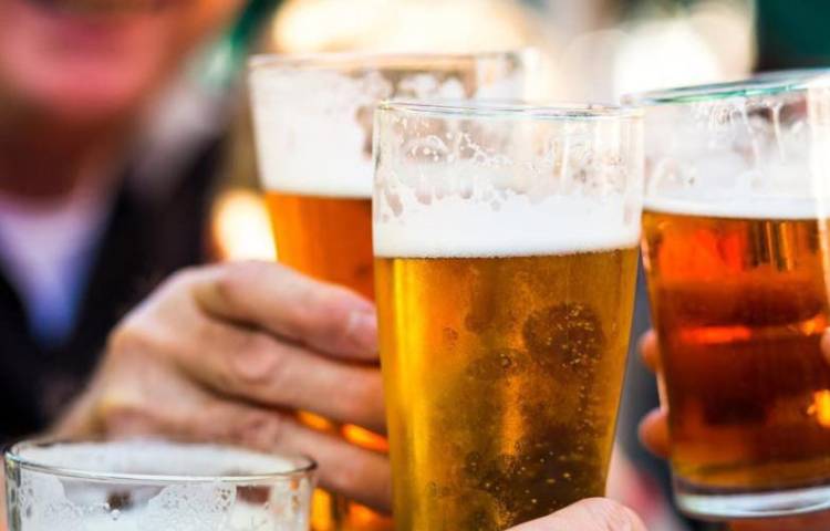 ¿Se puede celebrar con cervezas sin alcohol? Nueva tendencia en crecimiento