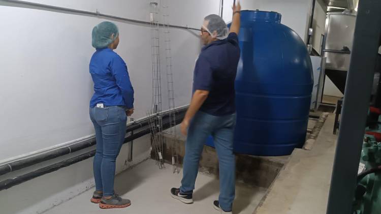 Autoridades del Minsa supervisan la seguridad de plantas de agua y hielo en Los Santos.