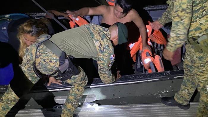 Los tripulantes fueron rescatados por unidades del Senafront sanos y salvos.