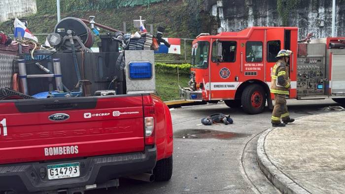Los bomberos continuaban la verificación estructural para verificar los daños