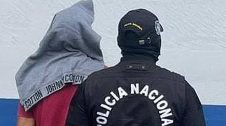 Se paseaba en el centro comercial pero cayó durante Verifiación Ciudadana