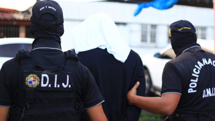 Durante los registros, los agentes incautaron celulares, computadoras y equipos de comunicación