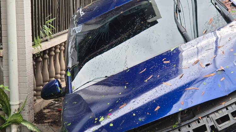 Despojaron a las víctimas de teléfonos celulares y tarjetas de créditos.