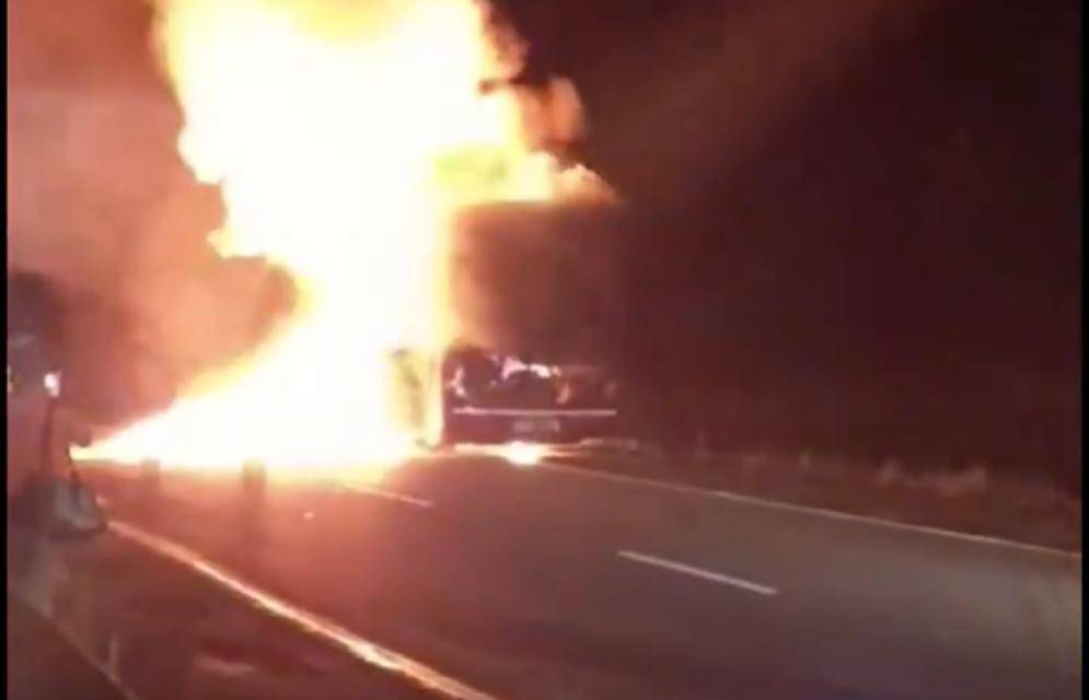 ¡Terror! Incendio consume bus de la flota Panachif en ruta hacia Chiriquí